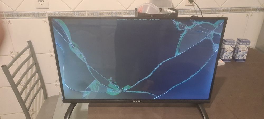 Tv led silver ecran danificado