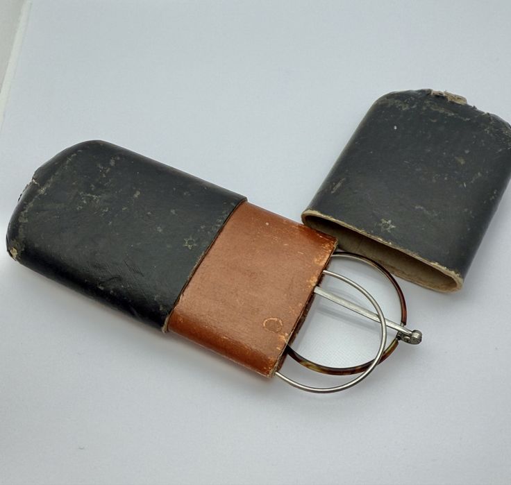 Przedwojenne stare binokle, okulary giete z etui