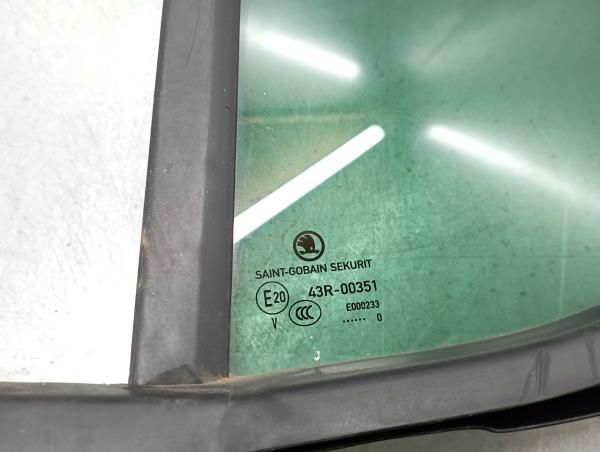 Vidro triangular da porta trás esquerdo SKODA Fabia III Hatchback (NJ3