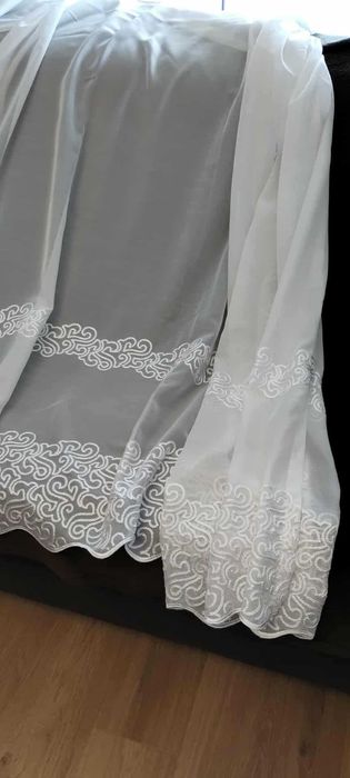 Firanka biała na taśmie marszczącej