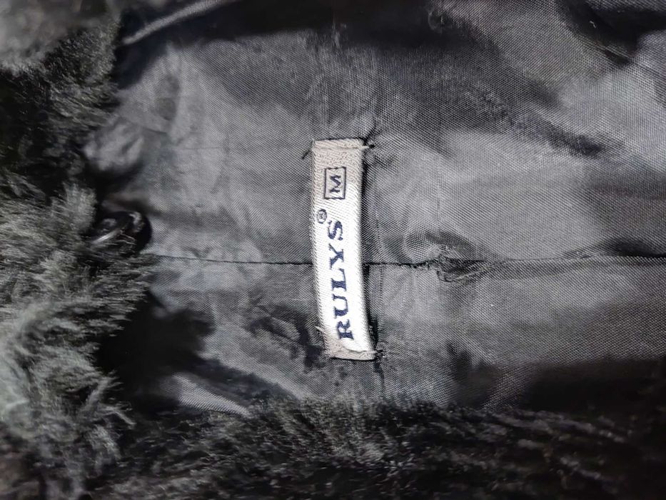 Vários modelos de casacos, com muito pouco uso