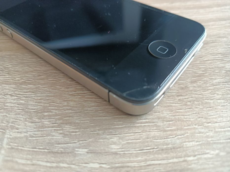 Nokia Lumia 520. iPhone