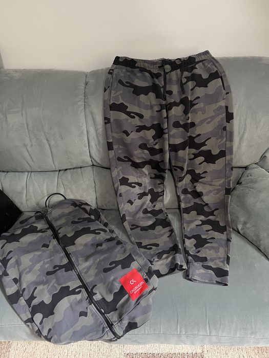 Calvin Klein Чоловічий костюм кольору хаккі, розмір М