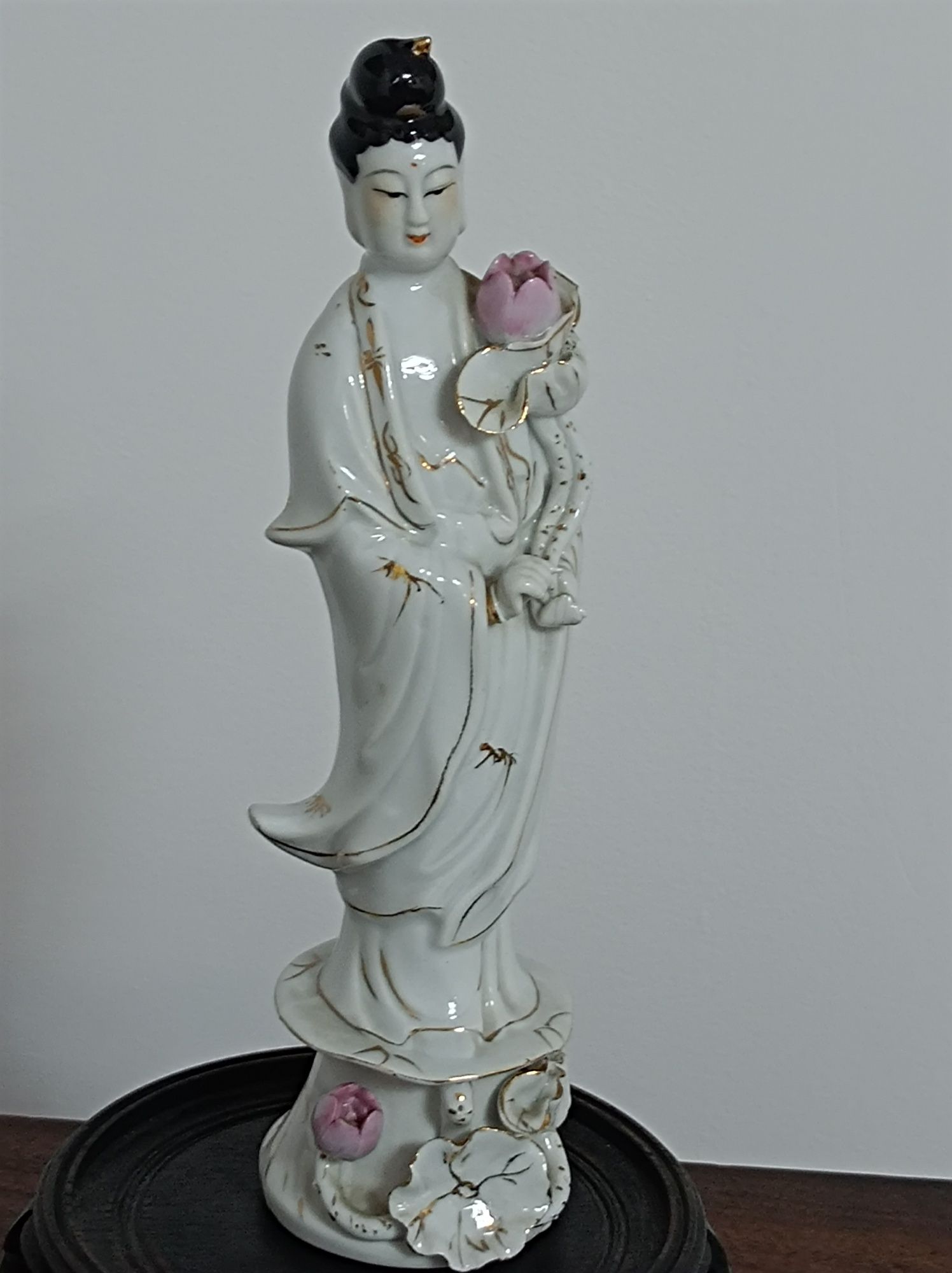 Guan Yin figurka porcelanowa .Lotos. Bogini .Chiny. Rzadkość.