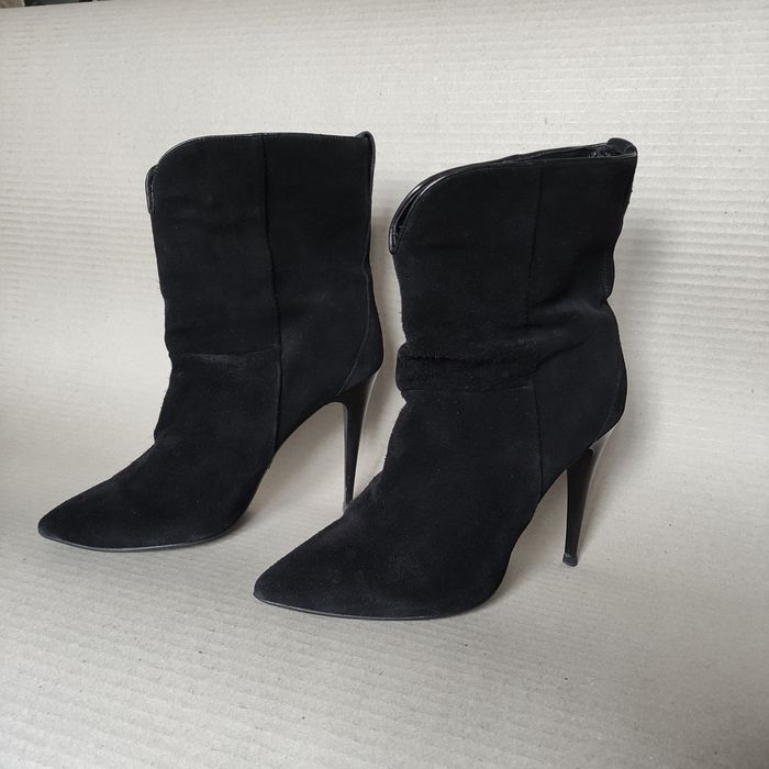 Ботильоны из натуральной замши на шпильках