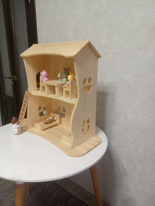 Ляльковий будинок з дерева