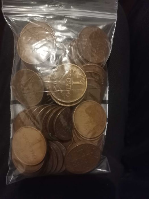 50 moedas de 1 escudo de Portugal em bronze