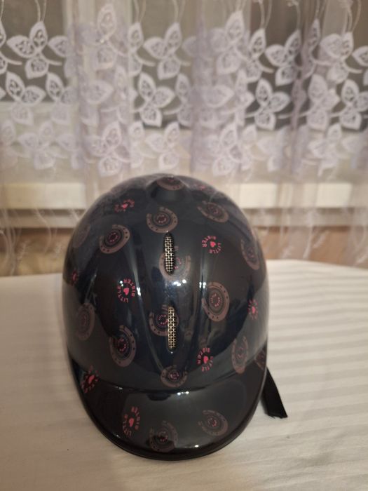 Шолом для верхової їзди.