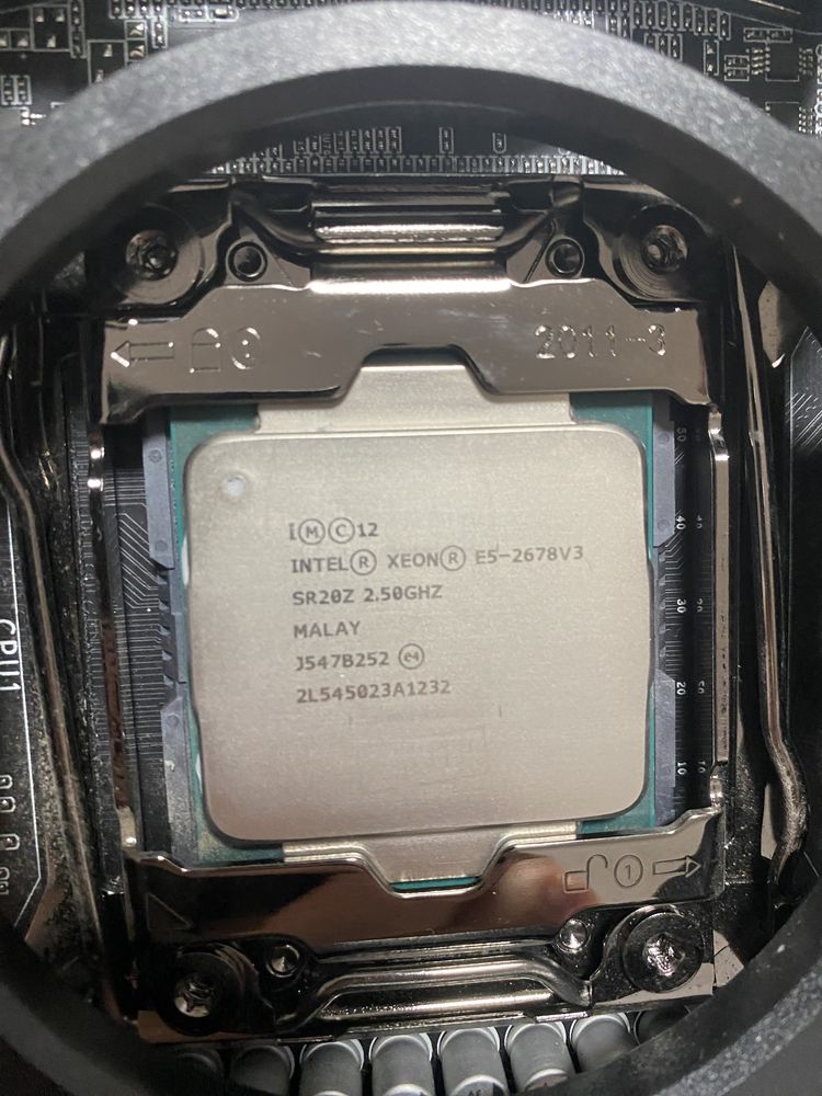 Процесор Xeon E5-2678v3