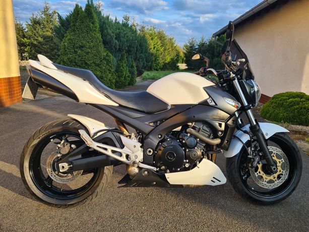 Suzuki gsr 600 biała perła