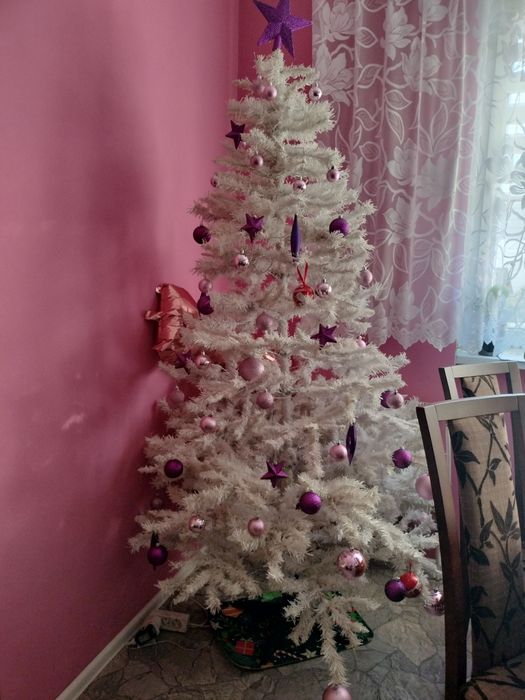 Choinka Biała z Ozdobami