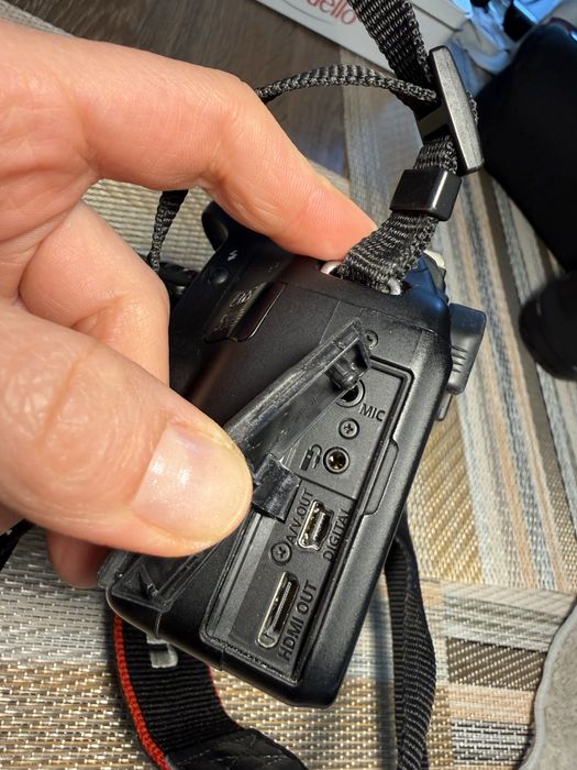 Фотоапарат Canon EOS 550 d