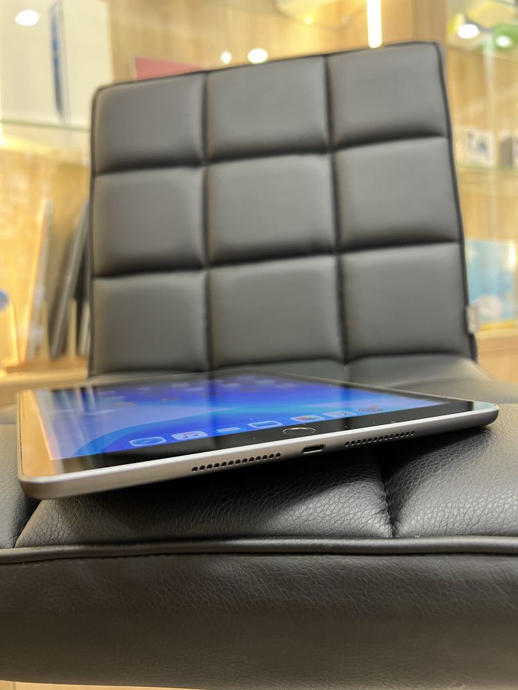 iPad 8th 32gb 2020 10.2 Space Gray з гарантією планшет для роботи
