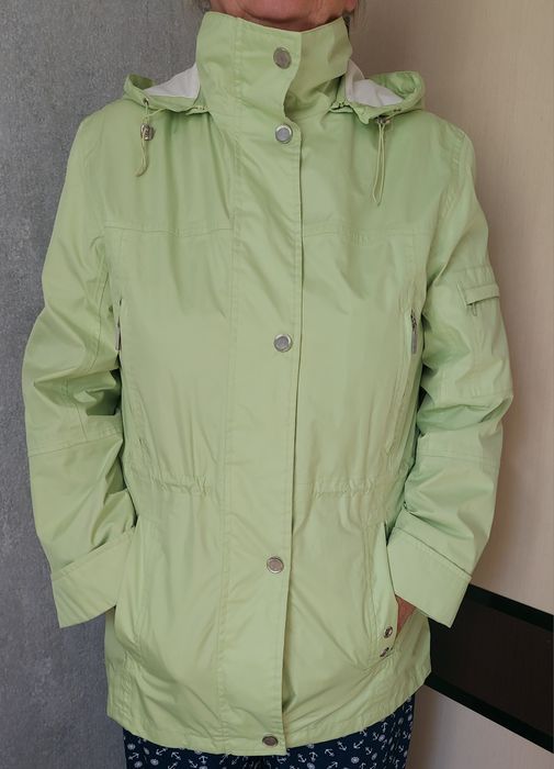 Жіноча осіння куртка