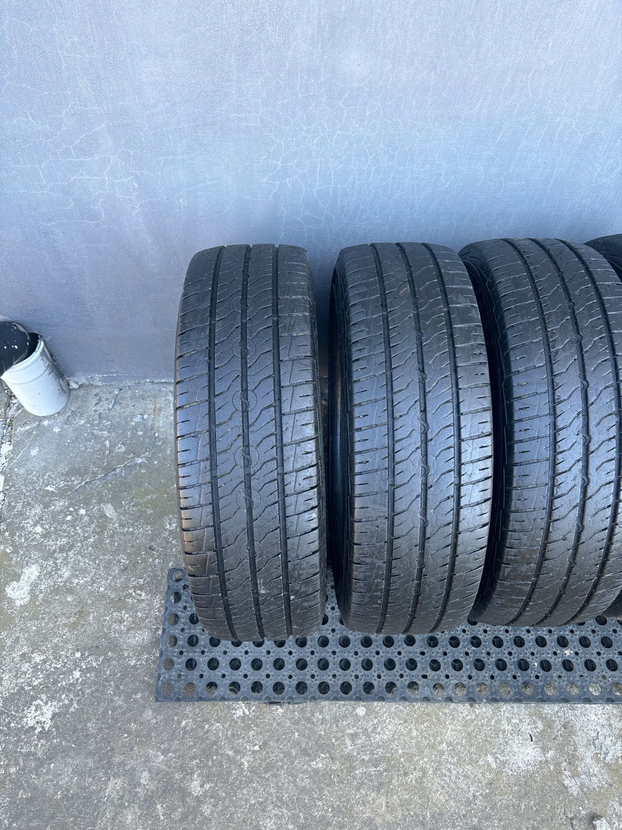 opony letnie 4szt 195/70R15C Semperit