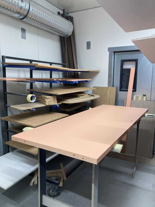 Usługi lakiernicze dla stolarzy (lakierowanie frontów meblowych)