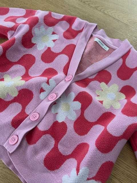 śliczny różowy zapinany sweter marki Reserved, rozmiar 152