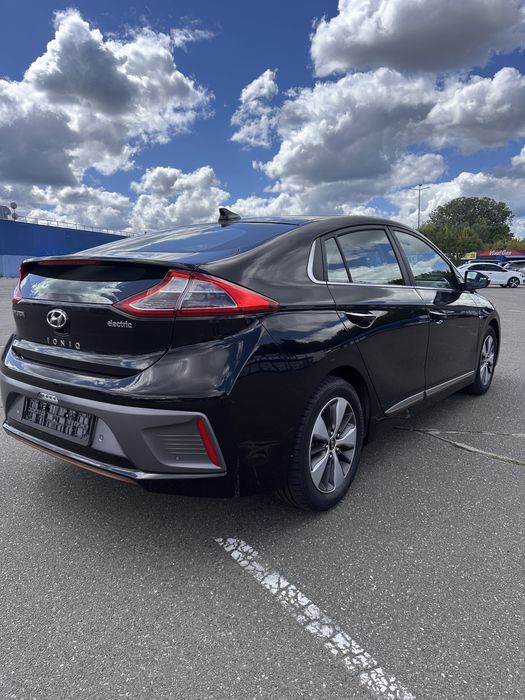 Hyundai Ionic 2017 в максимальній комплектації