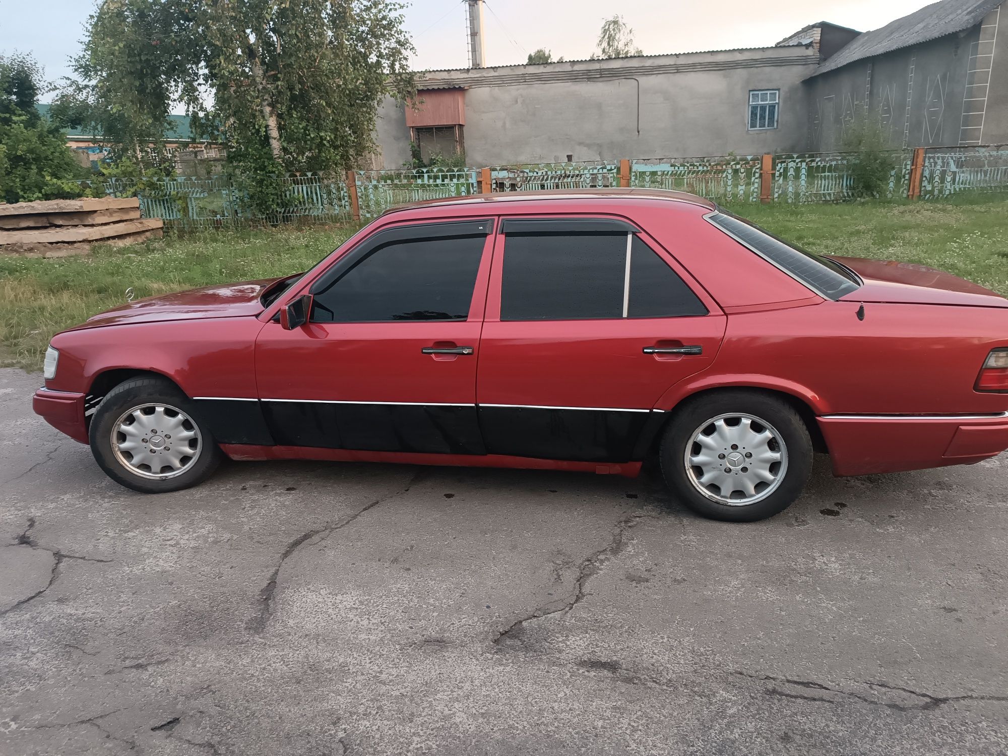 Mercedes Benz w124.