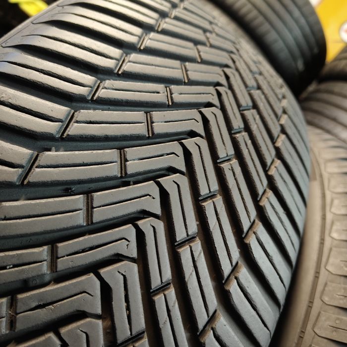 235/55/18 Sprzedam parę opon całorocznych Continental