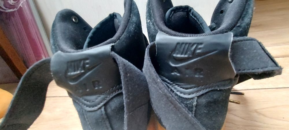 Sneakersy Wysokie 44 Nike Air Forcę 1 z welurowej skóry