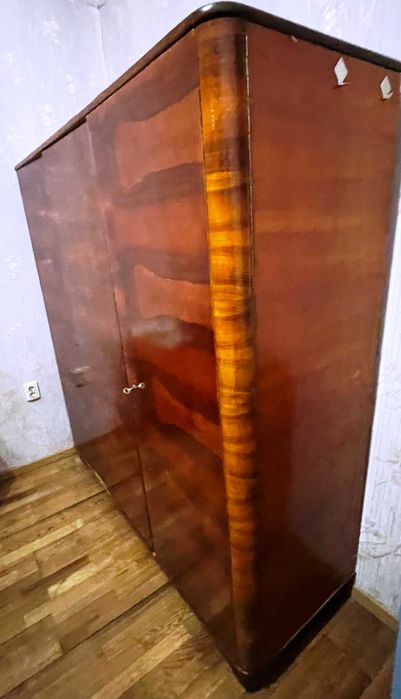 Шафа вишукана атмосферна вінтажний стиль