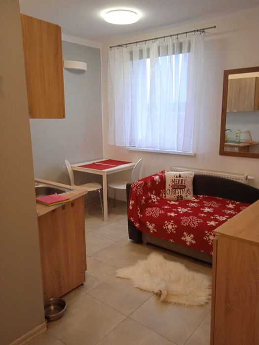 Kawalerka z podziałem na 2 pokoje i przestronnym blaszanym garażem