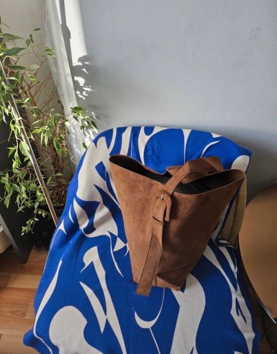 Zamszowa torebka massimo dutti