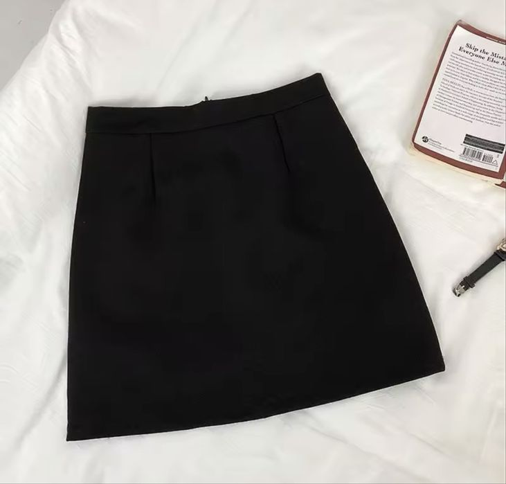 Чорна спідниця з шортами