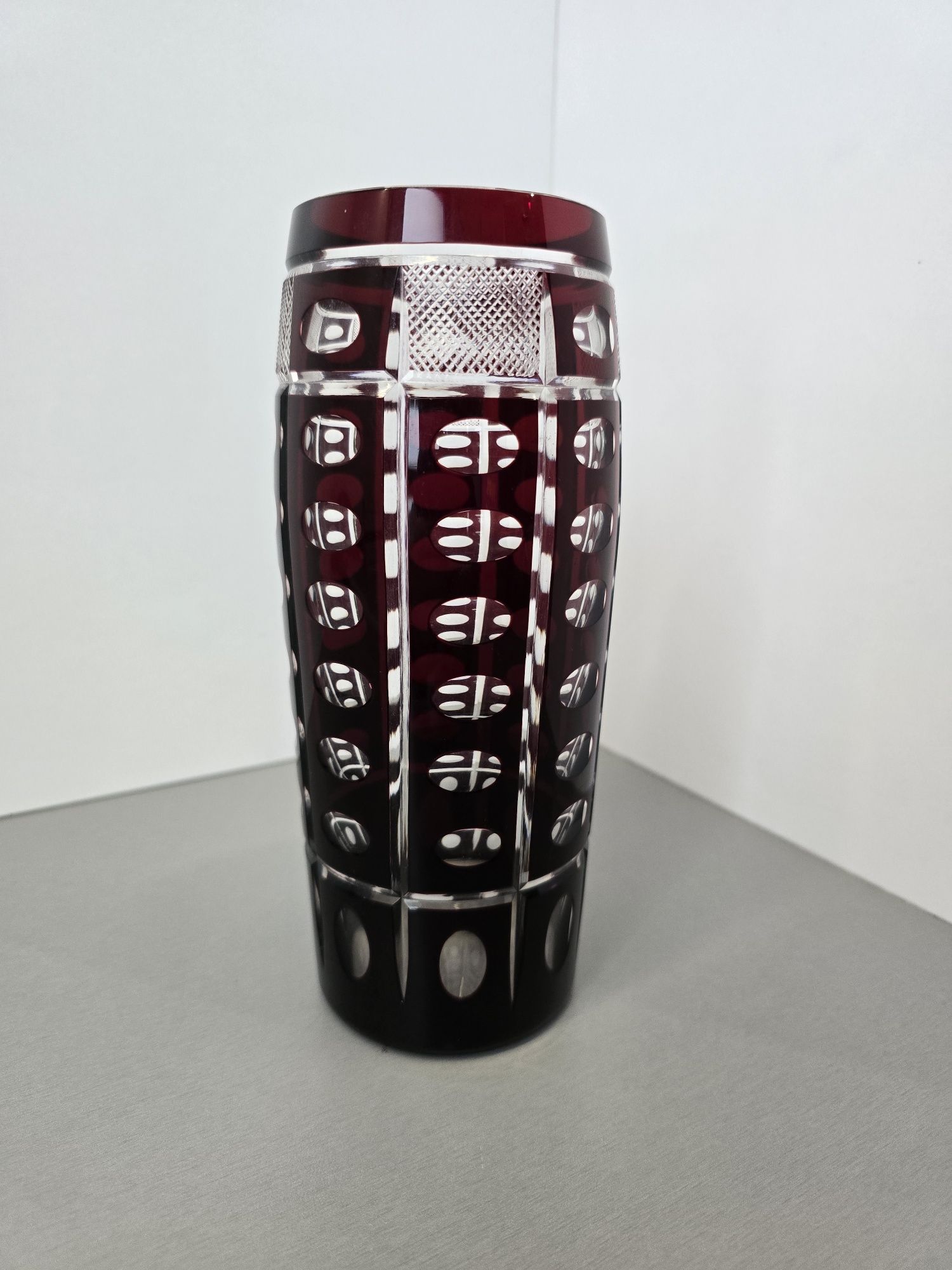 Szklany wazon rubin bordo