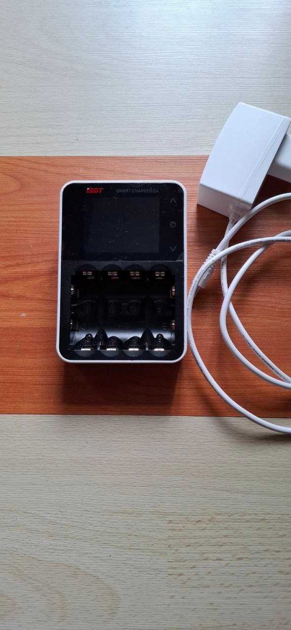 ISDT Smart Charger C4 (універсальний зарядний пристрій)