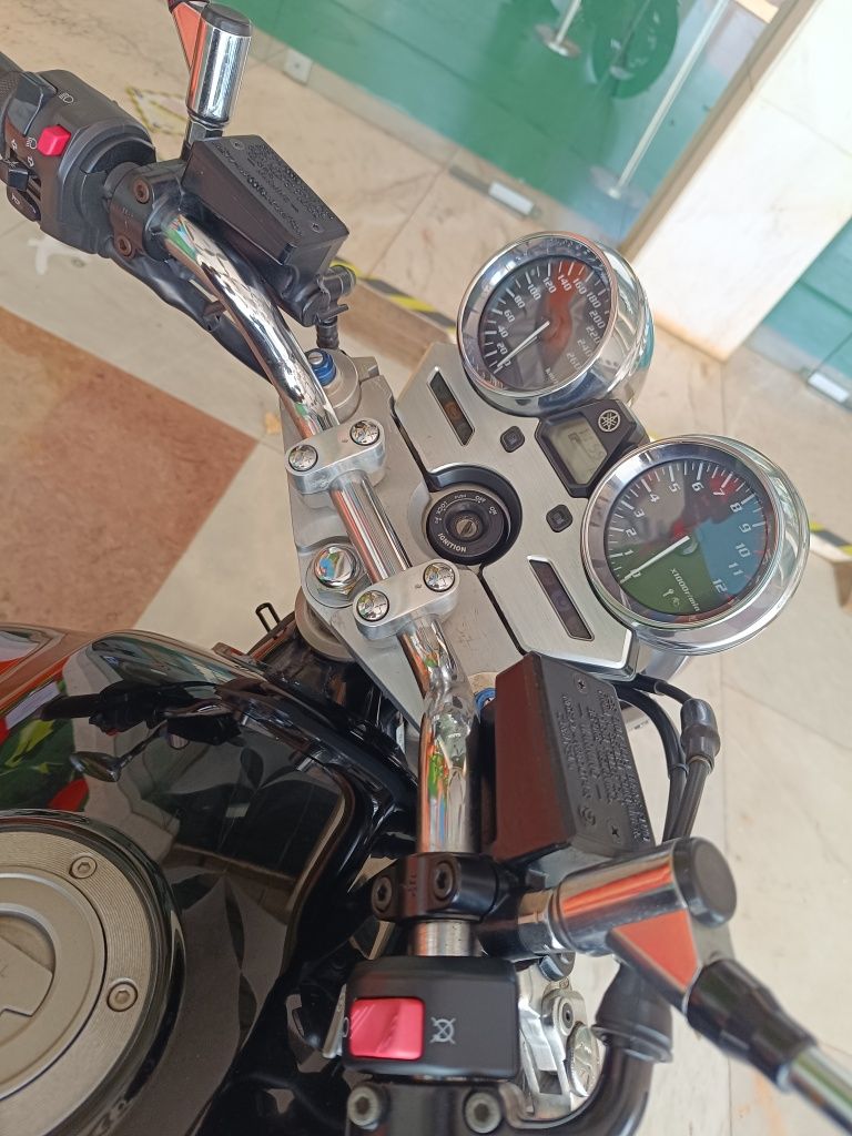 Yamaha xjr 1300 como nova
