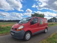Renault Trafic Renault Trafic II wraz z koparką łańcuchową.