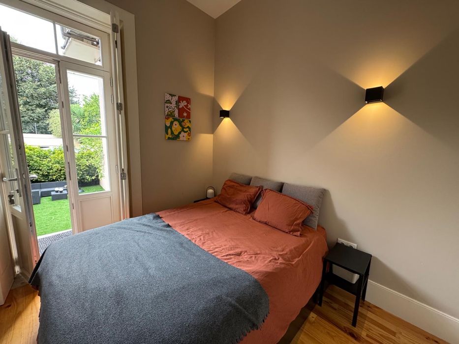 T1 mobilado com jardim