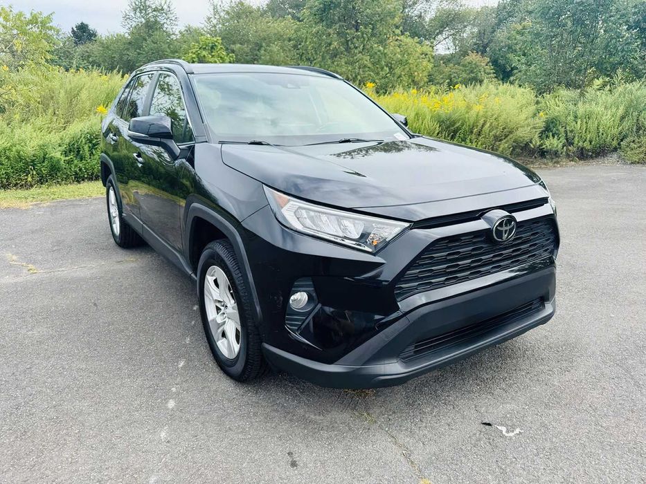 Toyota RAV4 XLE      2019