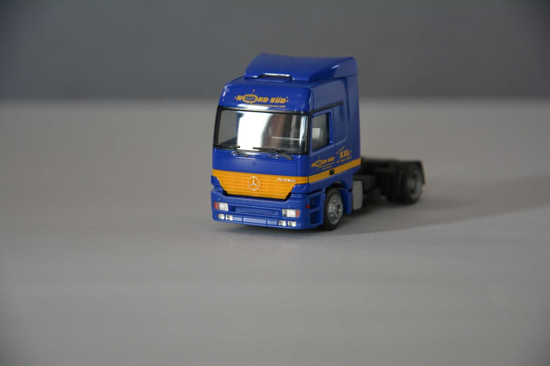 1:87 (H0) Herpa 145961 - Mercedes-Benz Actros L Lowliner - Nord-Sud