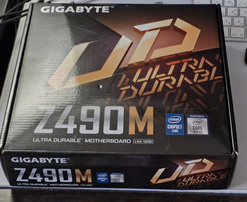 Материнська плата Gigabyte z490m