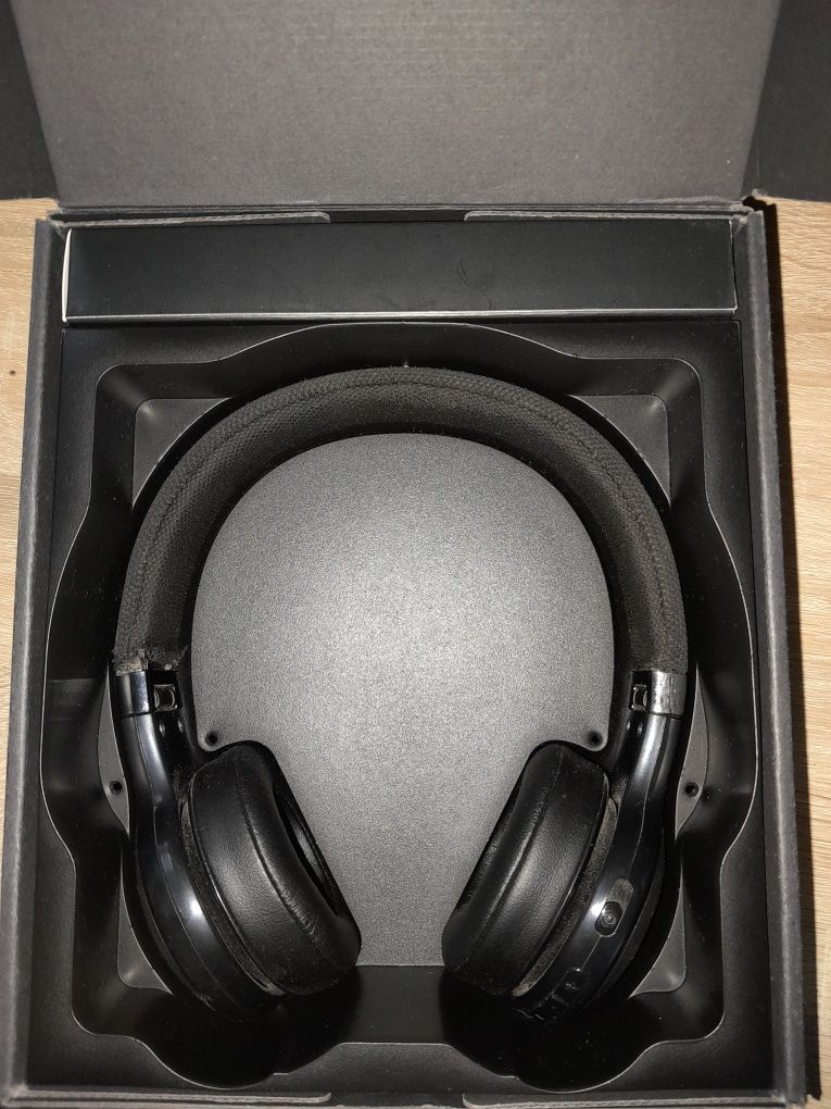 Продам безпровідні наушніки JBL e45bt