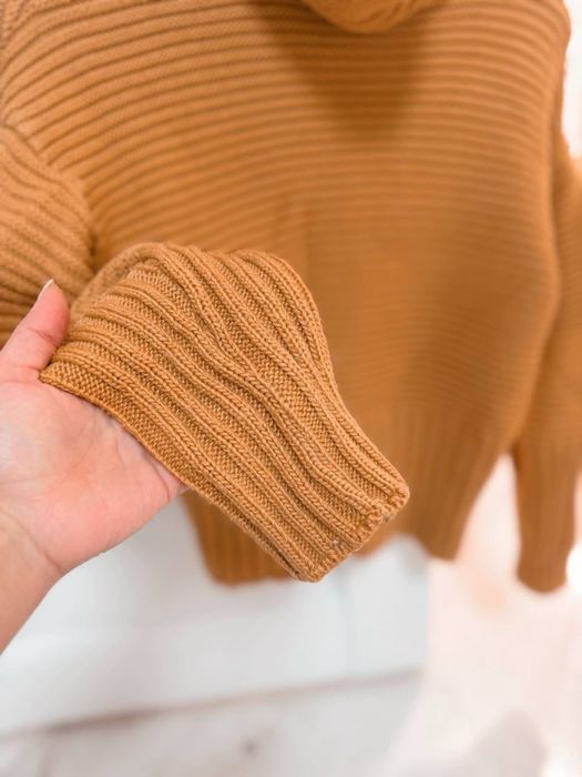 Светр під горло теплий