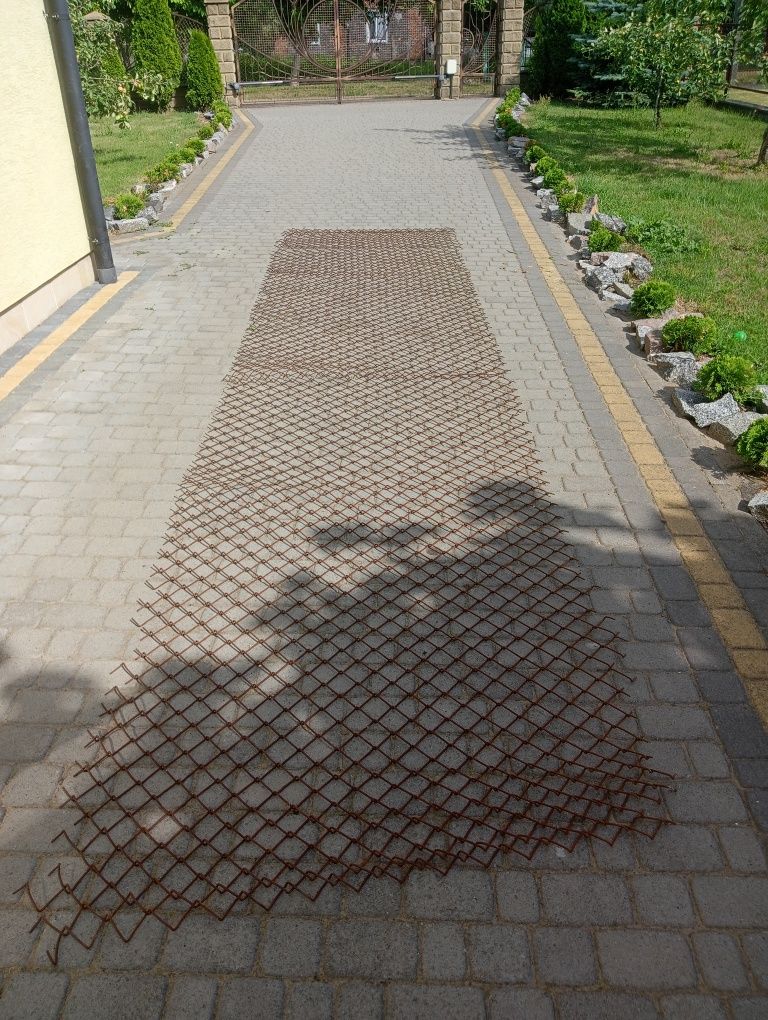 Продається сітка металева вічко 5.5*5.5 довжина 25 м/п висота 1.3.