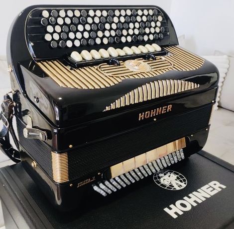 Akordeon guzikowy Hohner - system „B”. Cassotto.