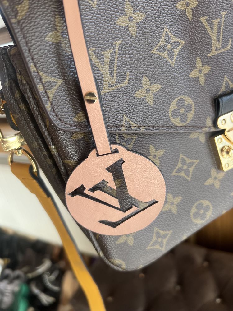 Сумка кожанная под louis vuitton