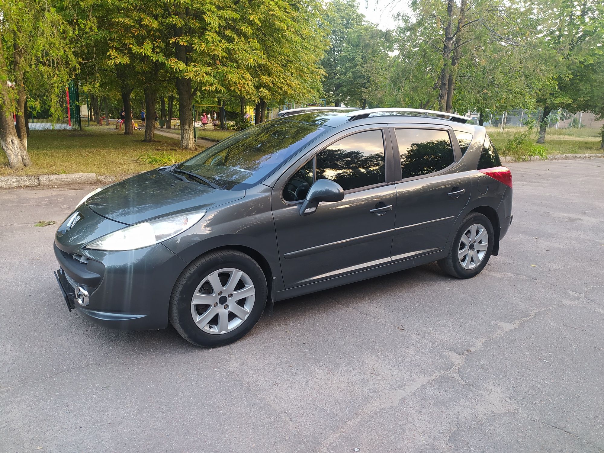 Продам Peugeot 207 sw 1.6 бензин