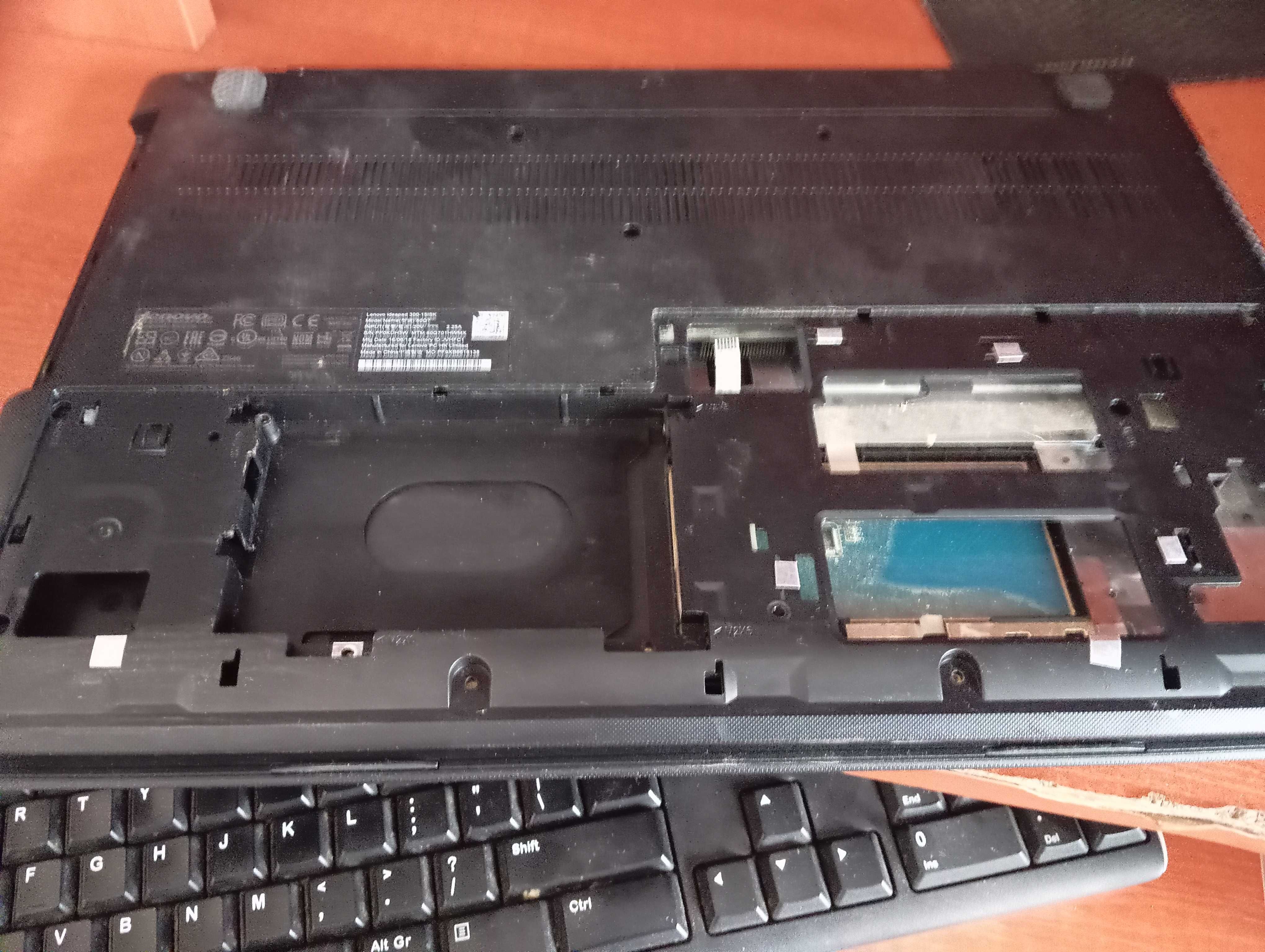 Laptop Lenovo 300-15ISK