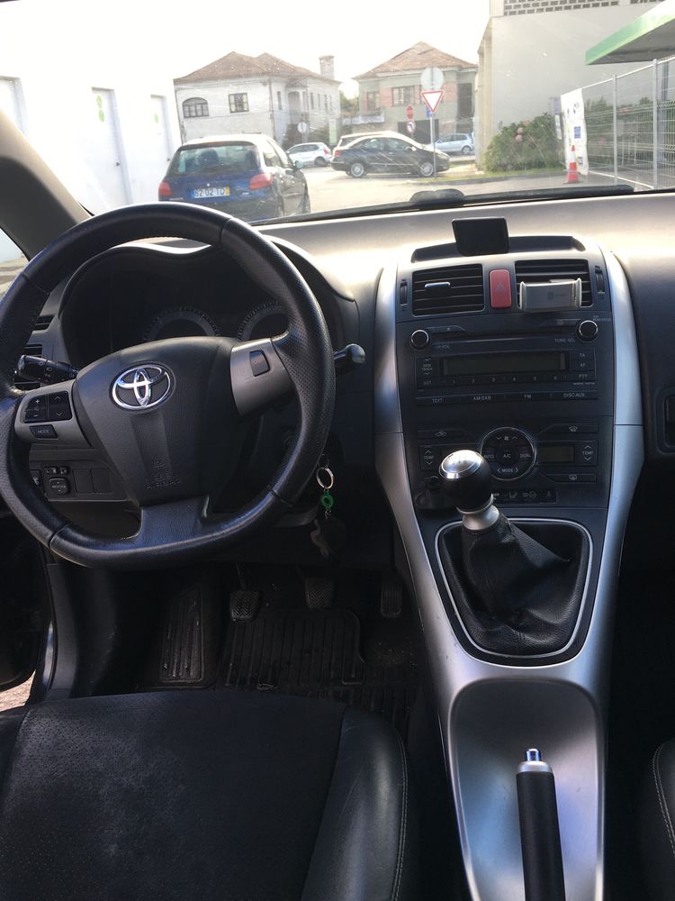 Toyota Auris impecável