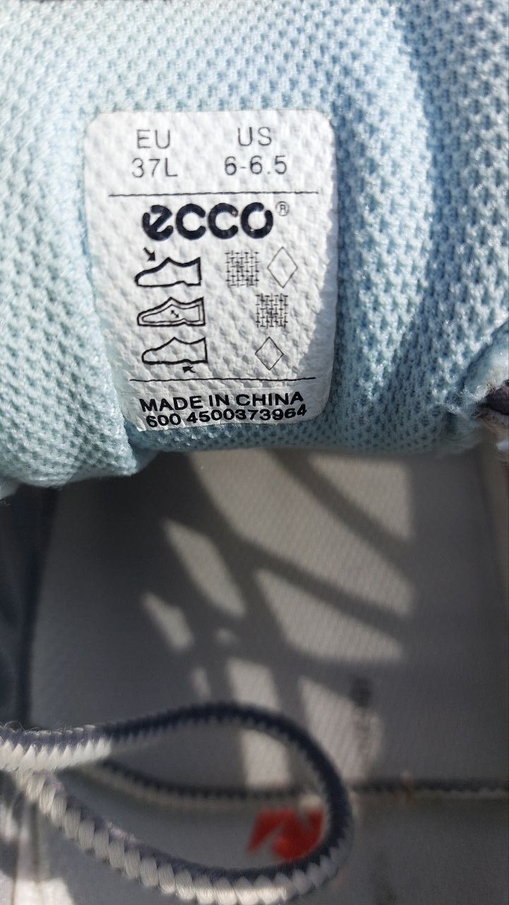 Кросівки   ECCO  сітка 37 розмір