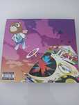 CD- Graduation (versão japonesa) (Kanye West). Usado só uma vez.