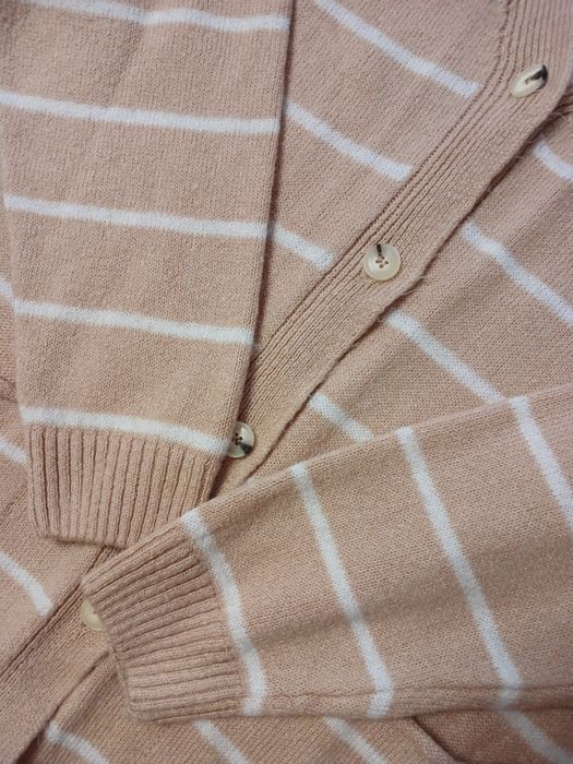 Жіночий теплий кардиган у смужку