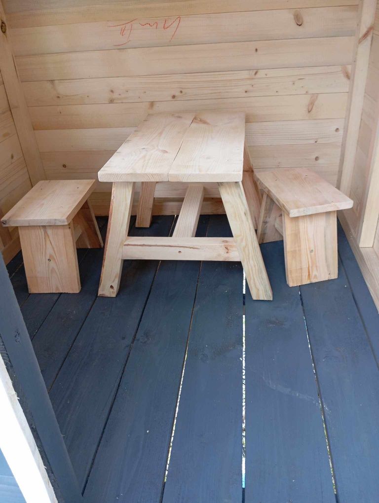 Zestaw do ogrodu/ domku dla dzieci/ Stolik i dwa krzesełka