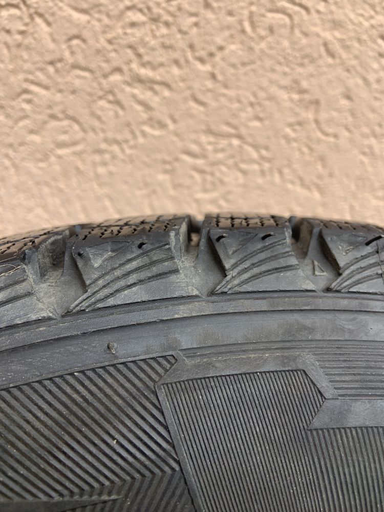 215/65 R16 Roadstone Winguard ice